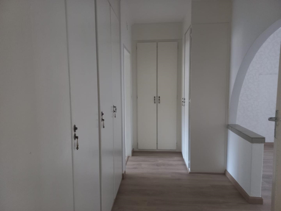 3 Bedroom Property for Sale in Fontainebleau Gauteng