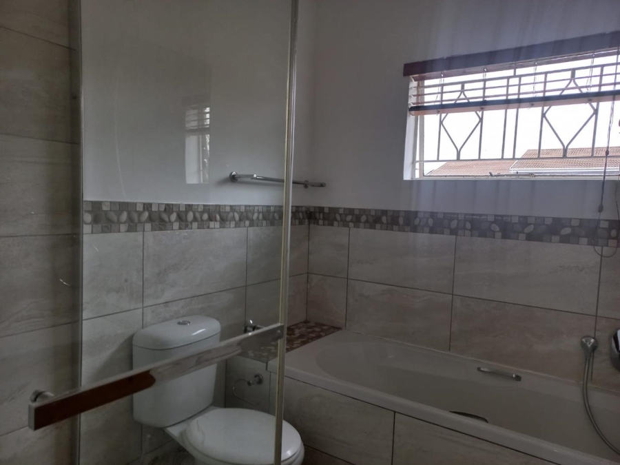 3 Bedroom Property for Sale in Fontainebleau Gauteng