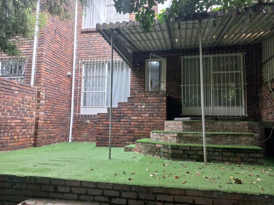 3 Bedroom Property for Sale in Fontainebleau Gauteng