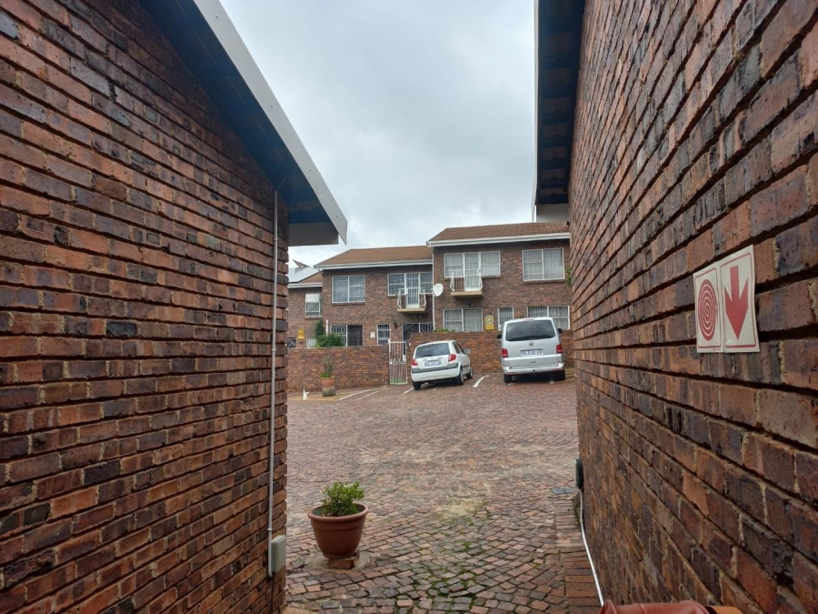 3 Bedroom Property for Sale in Fontainebleau Gauteng