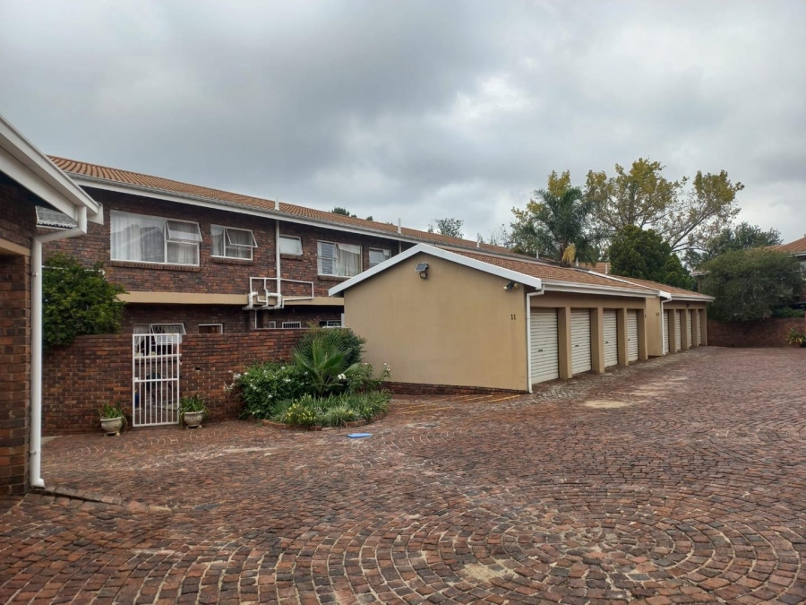3 Bedroom Property for Sale in Fontainebleau Gauteng