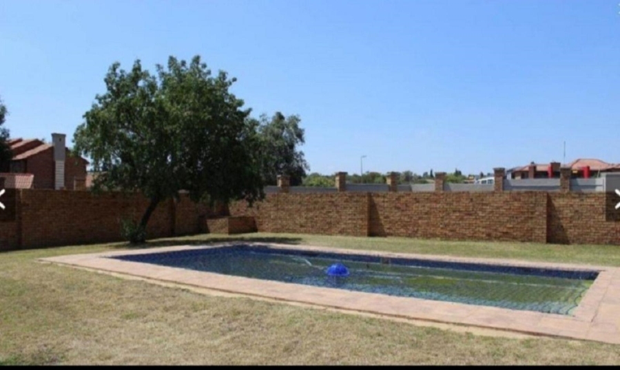 2 Bedroom Property for Sale in Noordwyk Gauteng