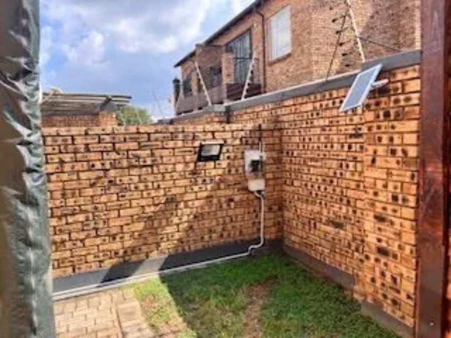 2 Bedroom Property for Sale in Honeypark Gauteng