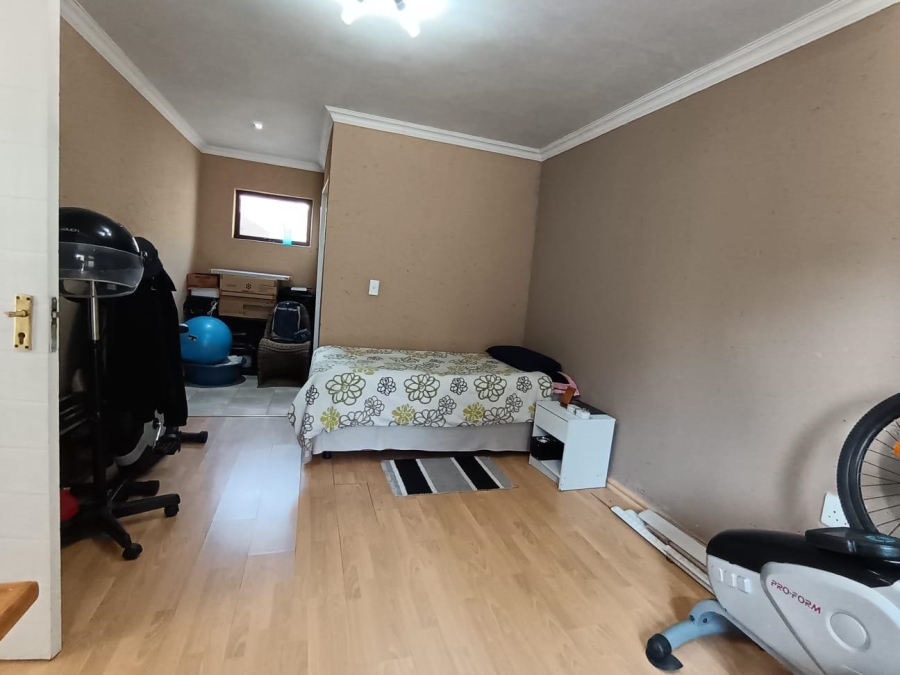 4 Bedroom Property for Sale in Meadowhurst Gauteng