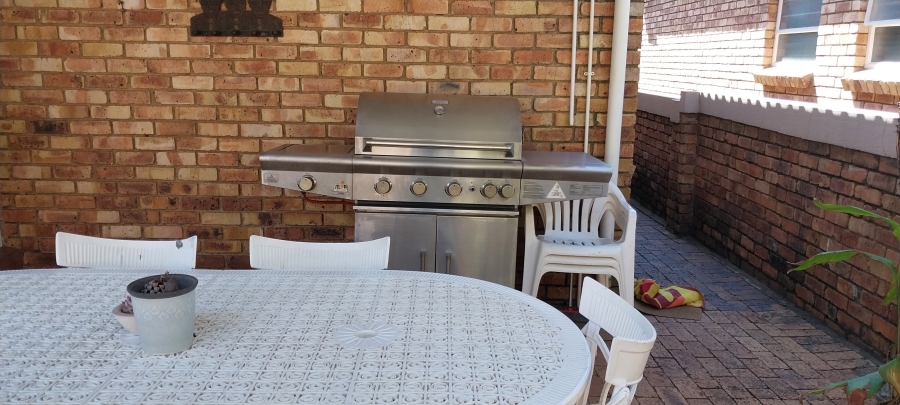 To Let 2 Bedroom Property for Rent in Allens Nek Gauteng