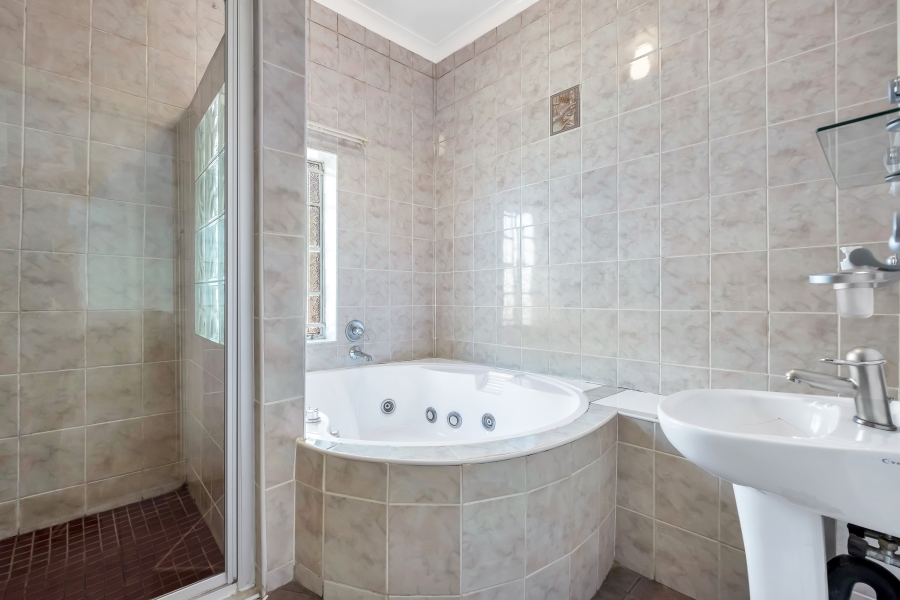 4 Bedroom Property for Sale in Greenside Gauteng