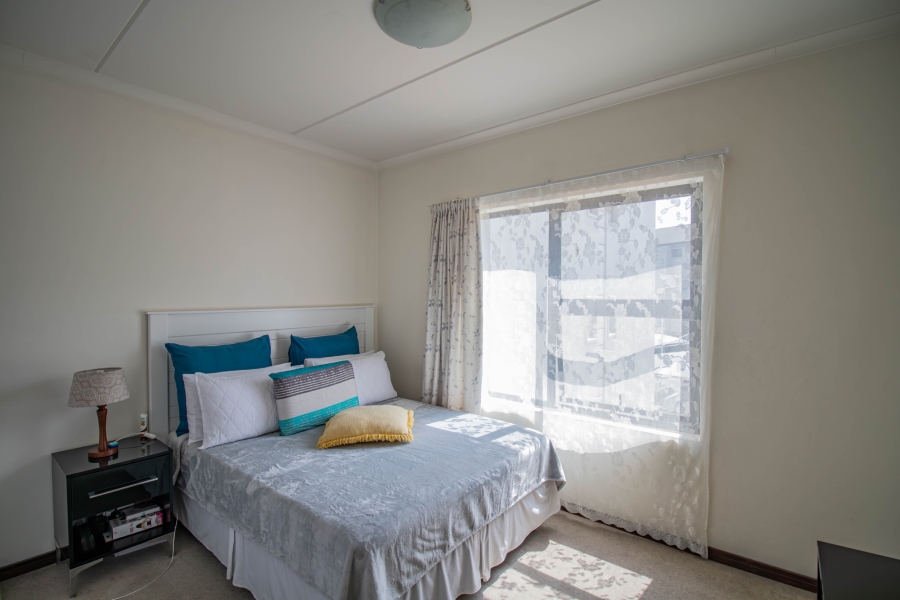 2 Bedroom Property for Sale in Erand Gardens Gauteng