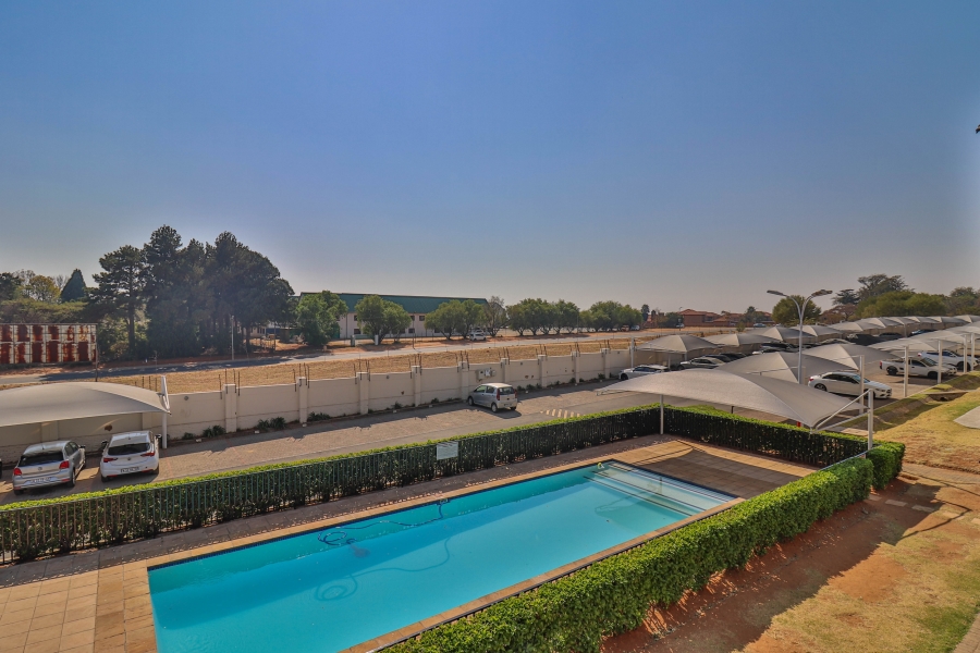 2 Bedroom Property for Sale in Erand Gardens Gauteng