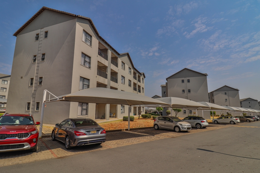 2 Bedroom Property for Sale in Erand Gardens Gauteng