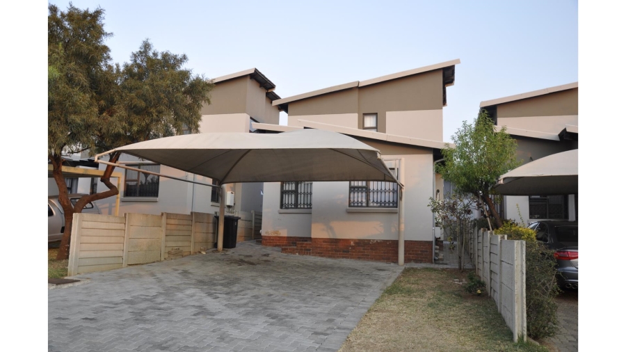 3 Bedroom Property for Sale in Noordwyk Gauteng