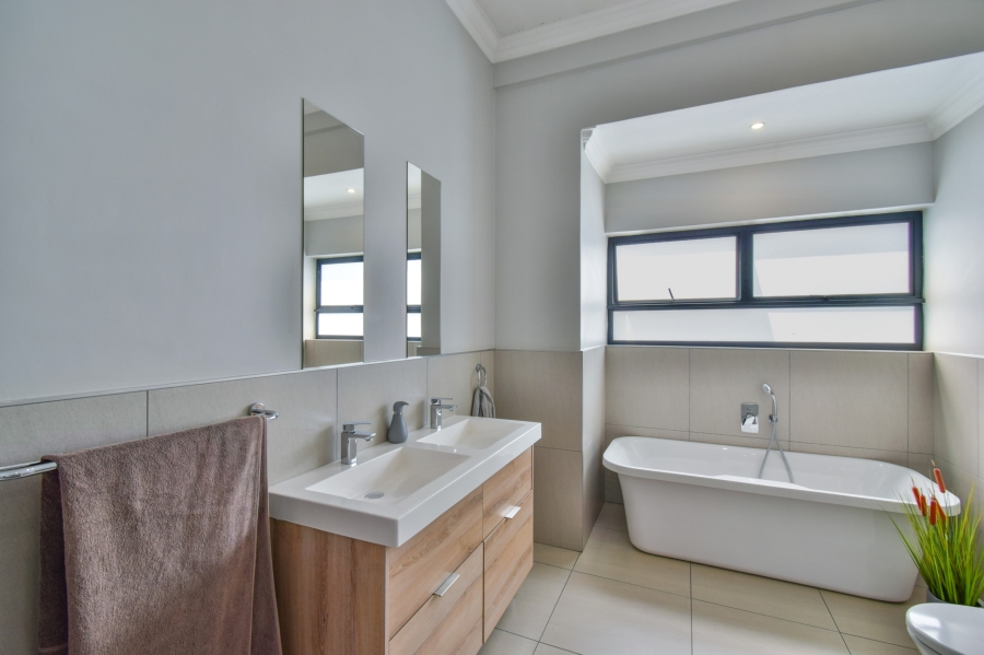 4 Bedroom Property for Sale in Midstream Meadows Gauteng