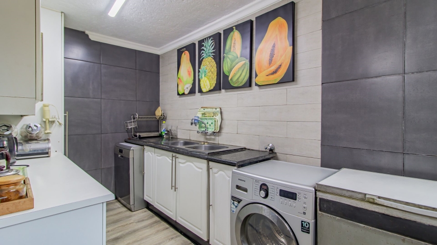 4 Bedroom Property for Sale in Dowerglen Ext 3 Gauteng