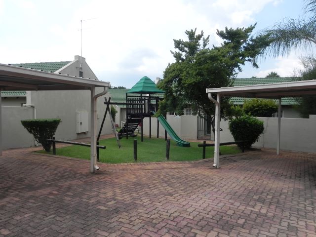 2 Bedroom Property for Sale in Little Falls Gauteng