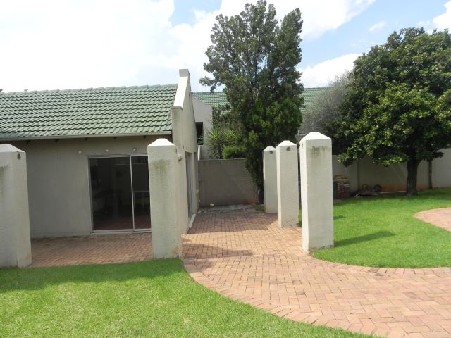 2 Bedroom Property for Sale in Little Falls Gauteng