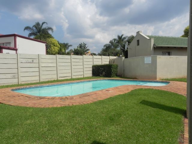 2 Bedroom Property for Sale in Little Falls Gauteng