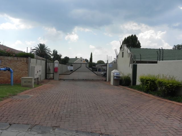2 Bedroom Property for Sale in Little Falls Gauteng