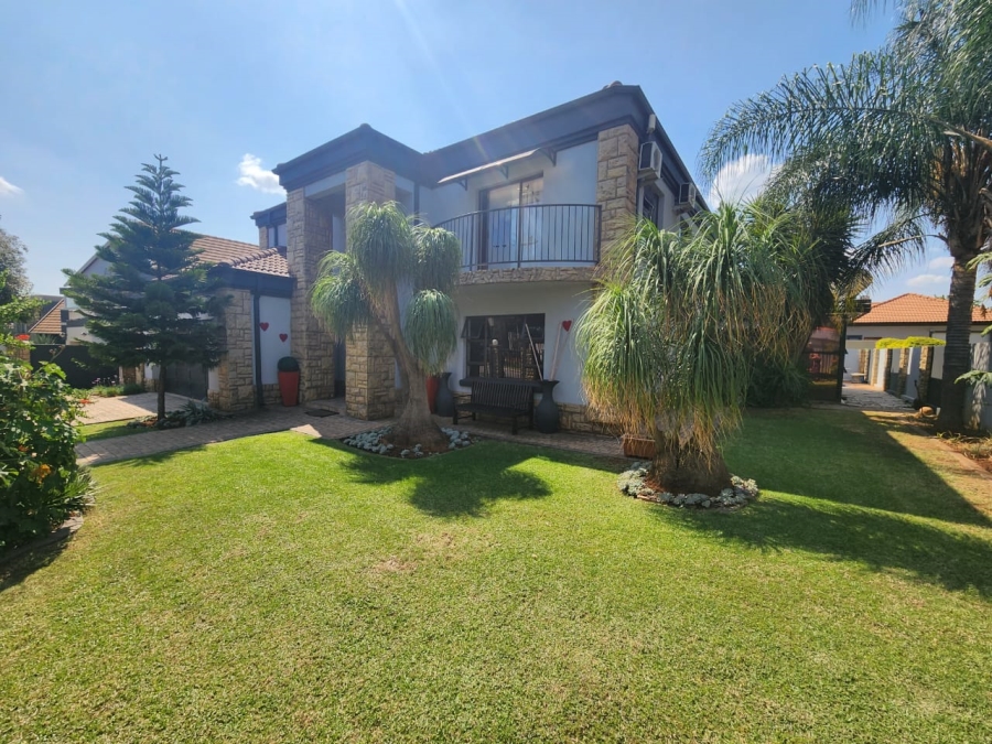 5 Bedroom Property for Sale in Zambezi Country Estate Gauteng
