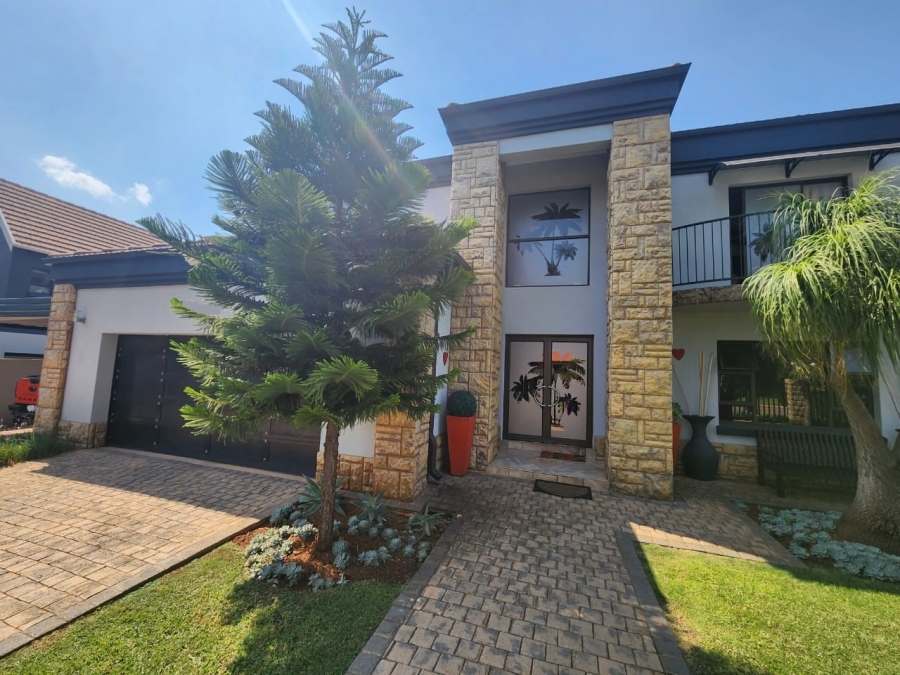 5 Bedroom Property for Sale in Zambezi Country Estate Gauteng
