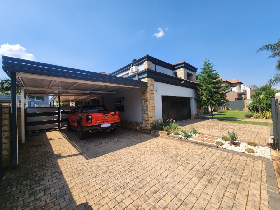 5 Bedroom Property for Sale in Zambezi Country Estate Gauteng