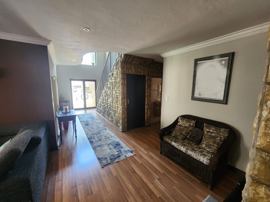 5 Bedroom Property for Sale in Zambezi Country Estate Gauteng