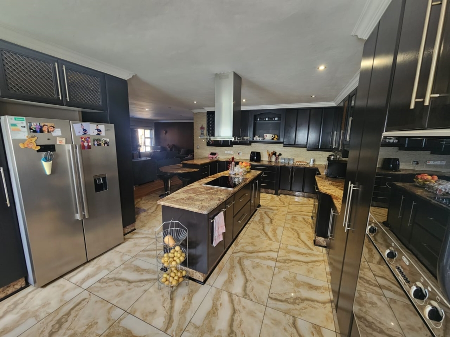 5 Bedroom Property for Sale in Zambezi Country Estate Gauteng