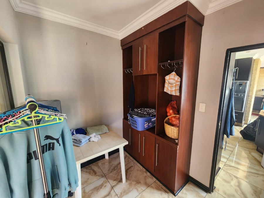 5 Bedroom Property for Sale in Zambezi Country Estate Gauteng