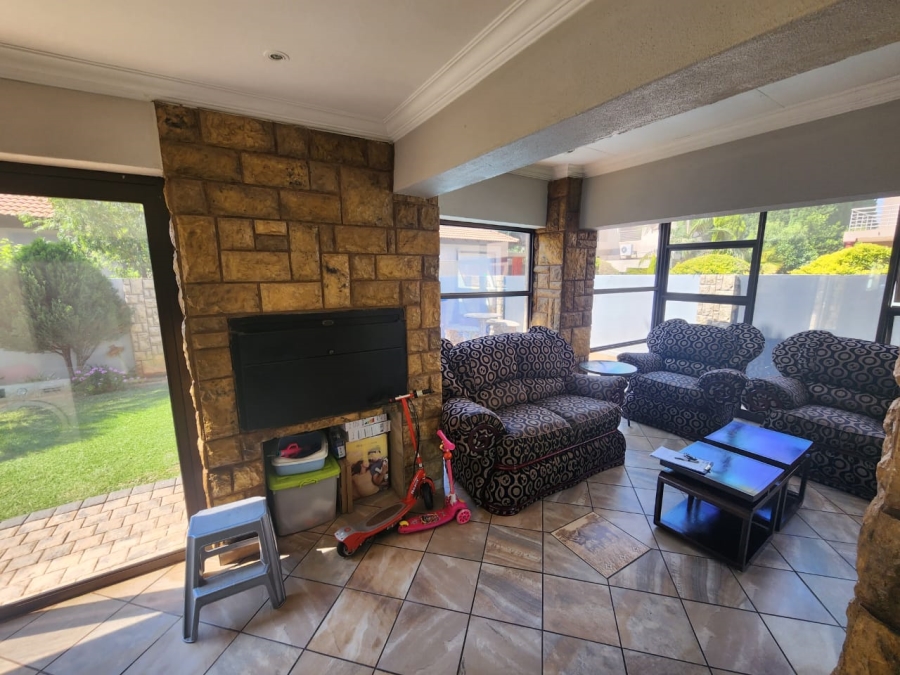 5 Bedroom Property for Sale in Zambezi Country Estate Gauteng
