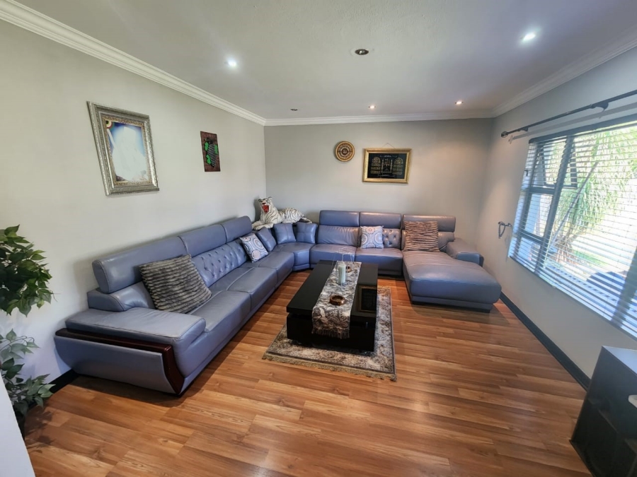 5 Bedroom Property for Sale in Zambezi Country Estate Gauteng