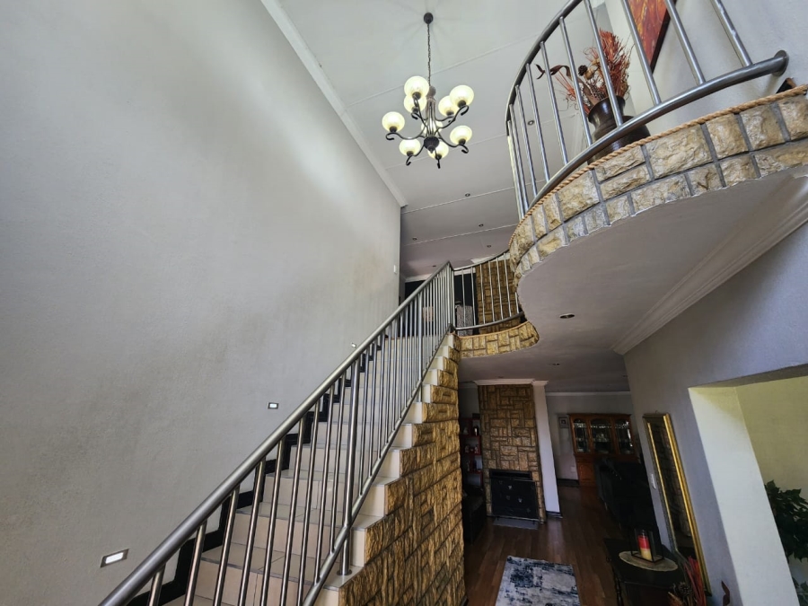 5 Bedroom Property for Sale in Zambezi Country Estate Gauteng