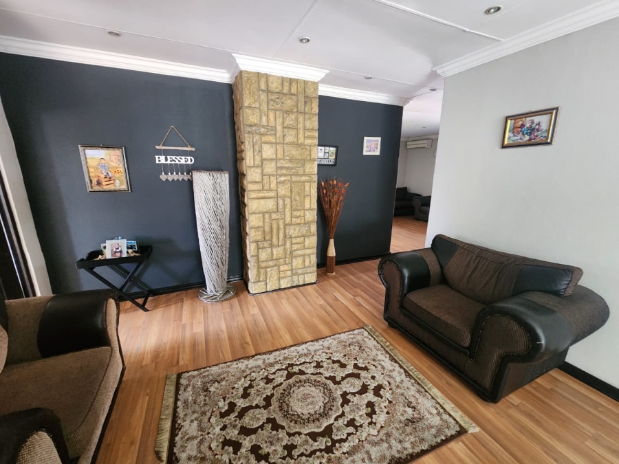 5 Bedroom Property for Sale in Zambezi Country Estate Gauteng