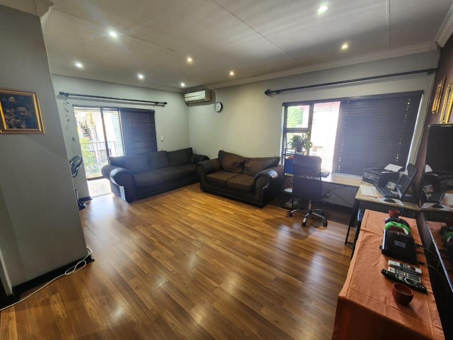 5 Bedroom Property for Sale in Zambezi Country Estate Gauteng