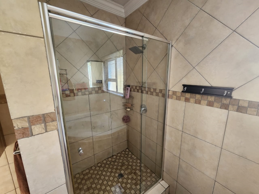 5 Bedroom Property for Sale in Zambezi Country Estate Gauteng