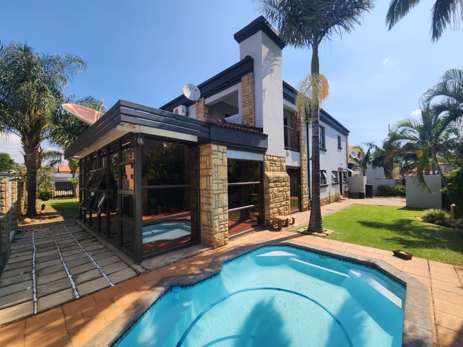 5 Bedroom Property for Sale in Zambezi Country Estate Gauteng