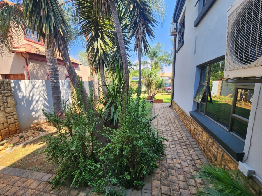 5 Bedroom Property for Sale in Zambezi Country Estate Gauteng