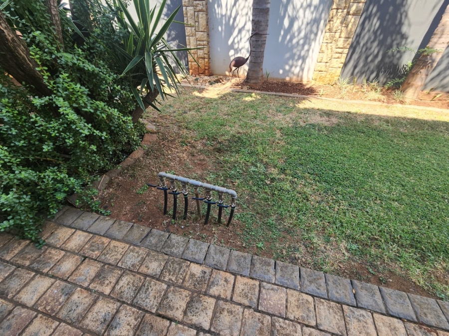 5 Bedroom Property for Sale in Zambezi Country Estate Gauteng