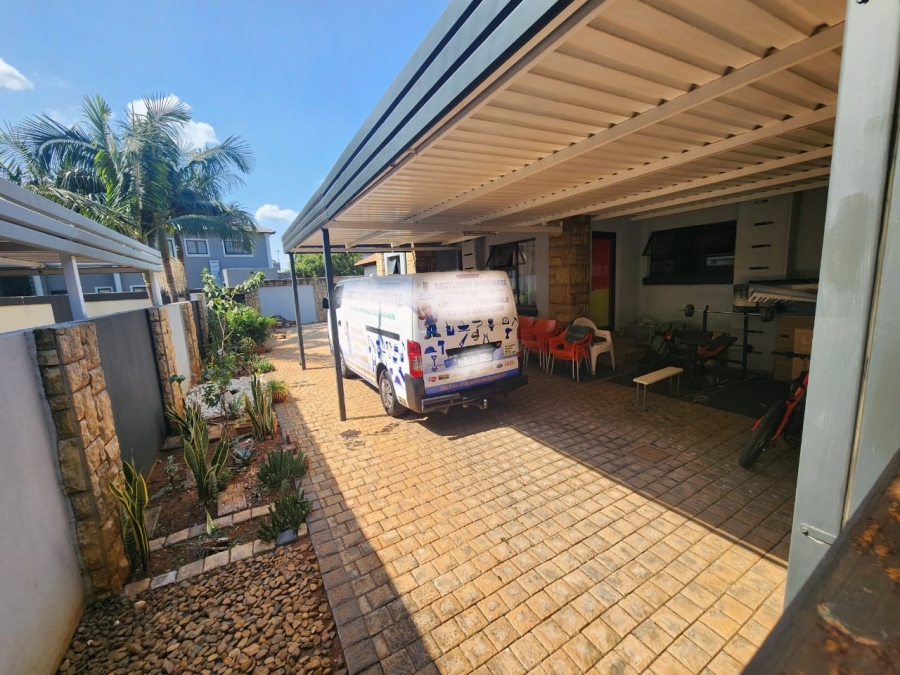 5 Bedroom Property for Sale in Zambezi Country Estate Gauteng