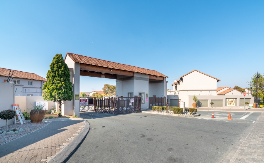 To Let 2 Bedroom Property for Rent in North Riding Gauteng