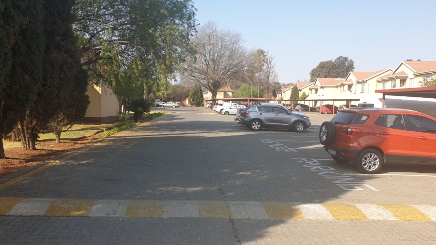 To Let 2 Bedroom Property for Rent in Lakefield Gauteng