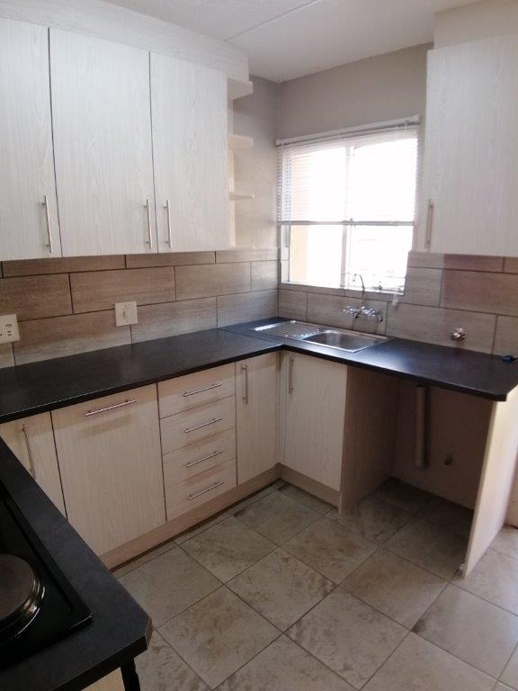 To Let 2 Bedroom Property for Rent in Lakefield Gauteng