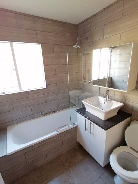 To Let 2 Bedroom Property for Rent in Lakefield Gauteng