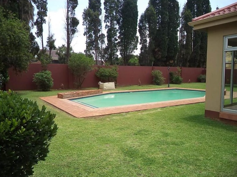 To Let 2 Bedroom Property for Rent in Lakefield Gauteng