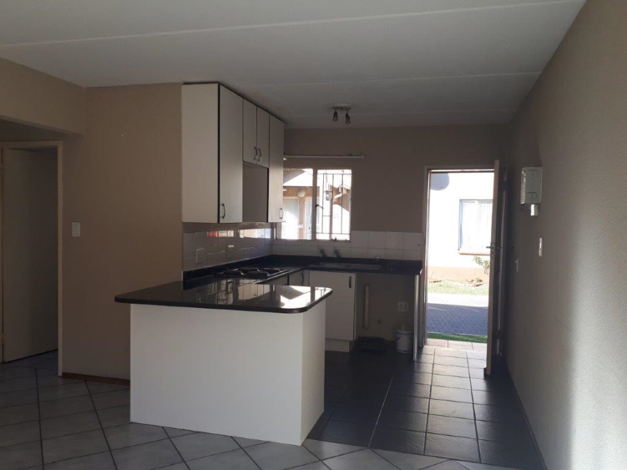 To Let 2 Bedroom Property for Rent in Lakefield Gauteng