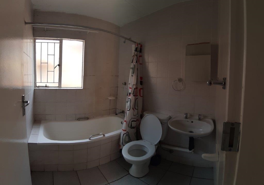 To Let 2 Bedroom Property for Rent in Lakefield Gauteng