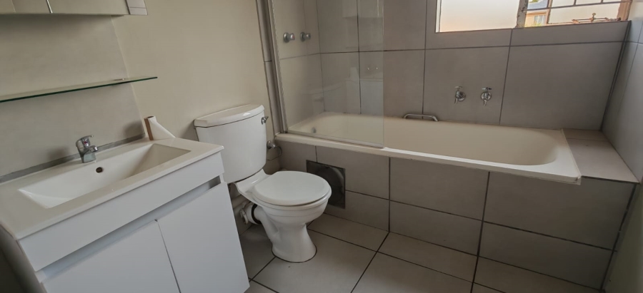 2 Bedroom Property for Sale in Lakefield Gauteng