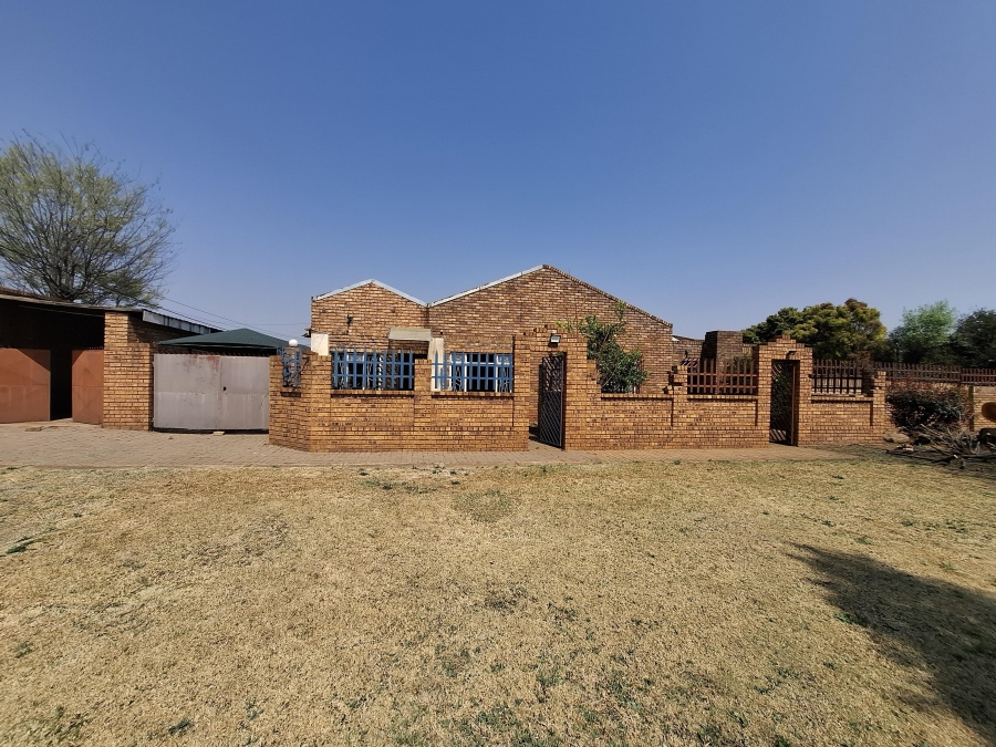 4 Bedroom Property for Sale in Dersley Gauteng