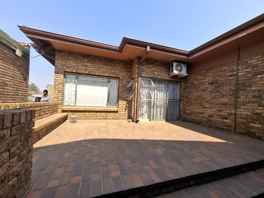 4 Bedroom Property for Sale in Dersley Gauteng