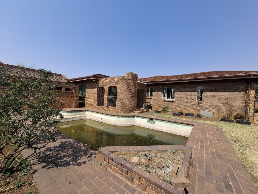 4 Bedroom Property for Sale in Dersley Gauteng