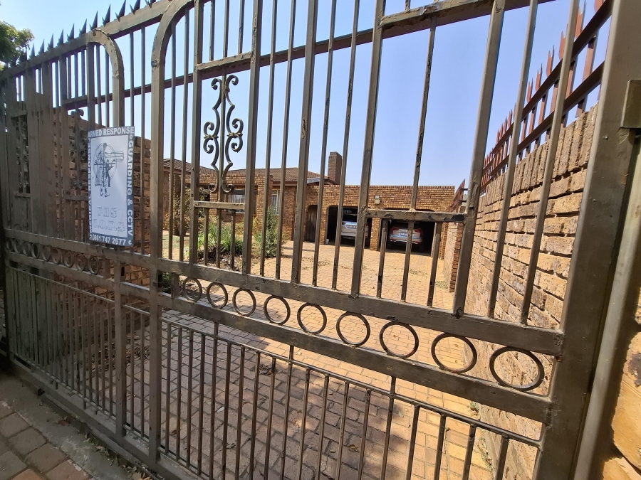 4 Bedroom Property for Sale in Dersley Gauteng