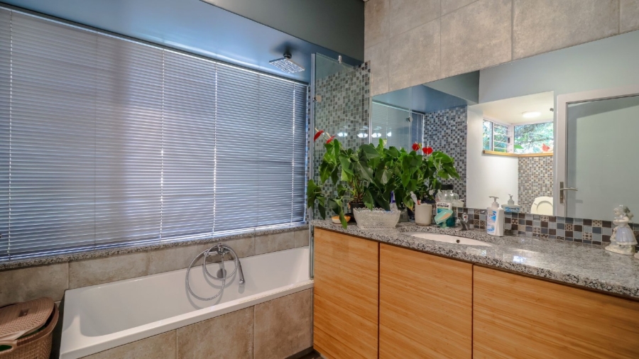 4 Bedroom Property for Sale in Rant En Dal Gauteng