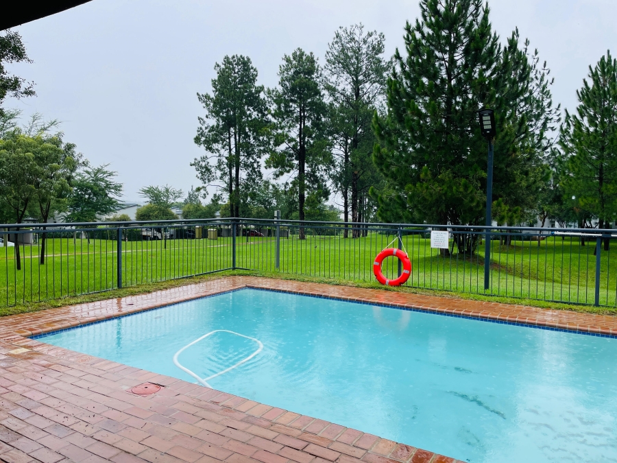 To Let 2 Bedroom Property for Rent in Jackal Creek Golf Estate Gauteng